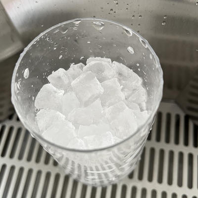 R404a Elektrische Eiswürfelmaschine für Kühlmittel mit Wasserspender und einfacher Bedienung